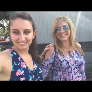 Meet your Posher, Danielle